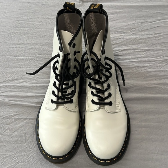Doc Martens 1460 Smooth Leather White Combat Boots (Like New) - Picture 4 of 10